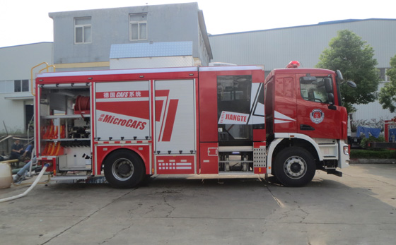 AP40型壓縮空氣泡沫消防車