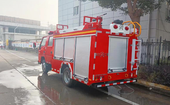 江鈴國六水罐消防車