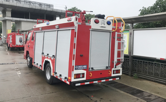 江西五十鈴國六水罐消防車